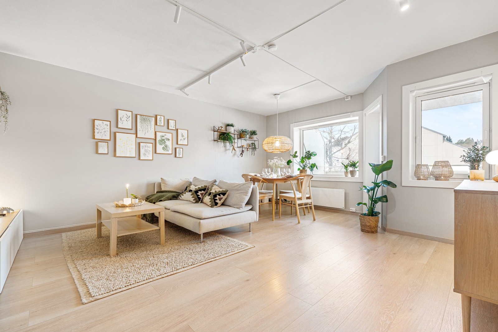 EiendomsMegler 1 ved Fredrik Nygård Flønes har gleden av å presentere Gamle Oslovei 22. Foto: Krogstad og Nervik, (Ekatarina Krogstad) Galleribilde