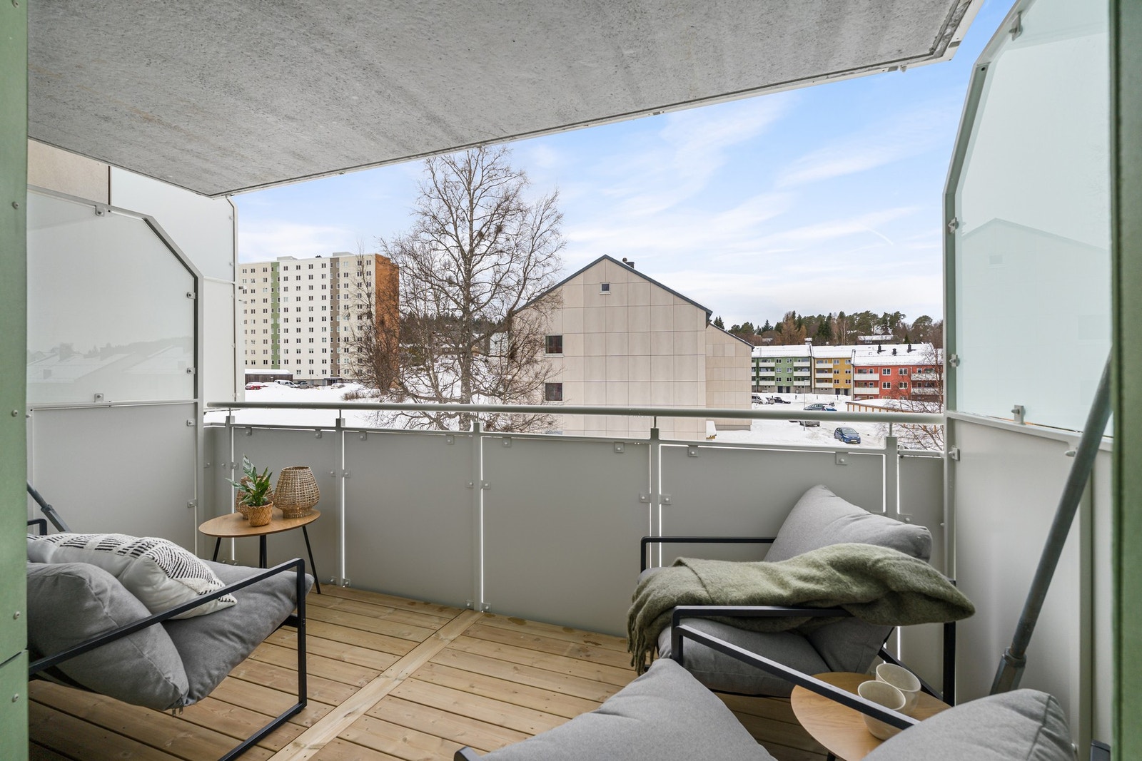 Flott vestvendt balkong med ypperlige solforhold. Galleribilde