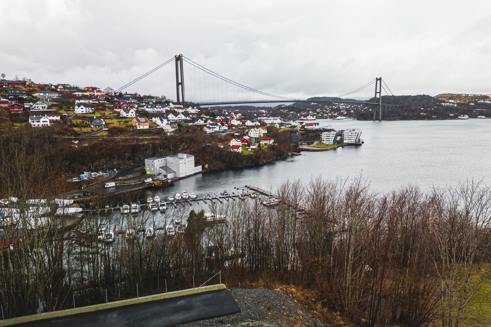 Kjøkkelvik båthavn ligger kun få minutter unna hvor det også er sauna. Galleribilde