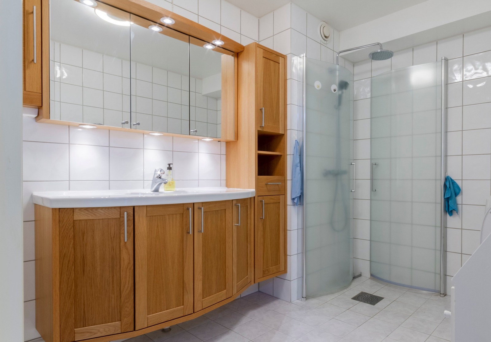 God skapplass i badets innredning. Galleribilde