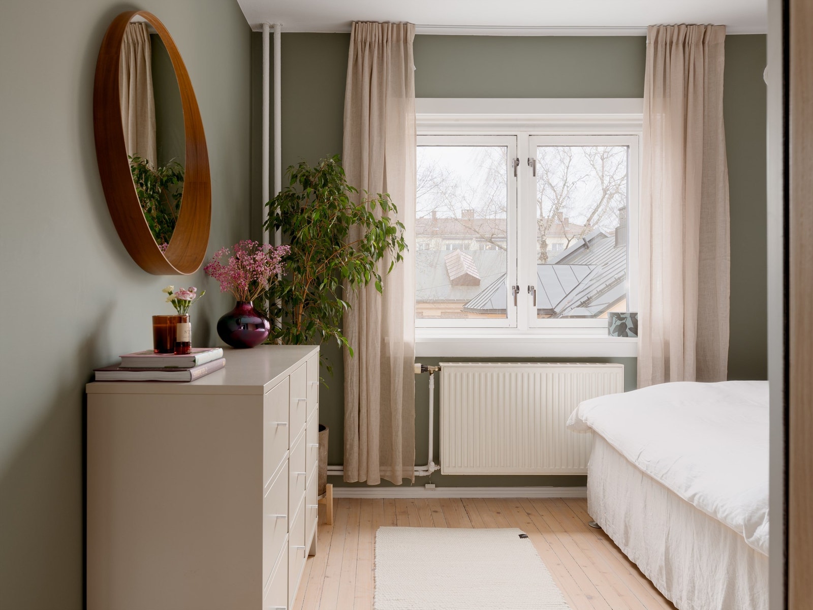 Soverommet har, i likhet med stuen, originale tregulv og oppvarming via radiator. Galleribilde