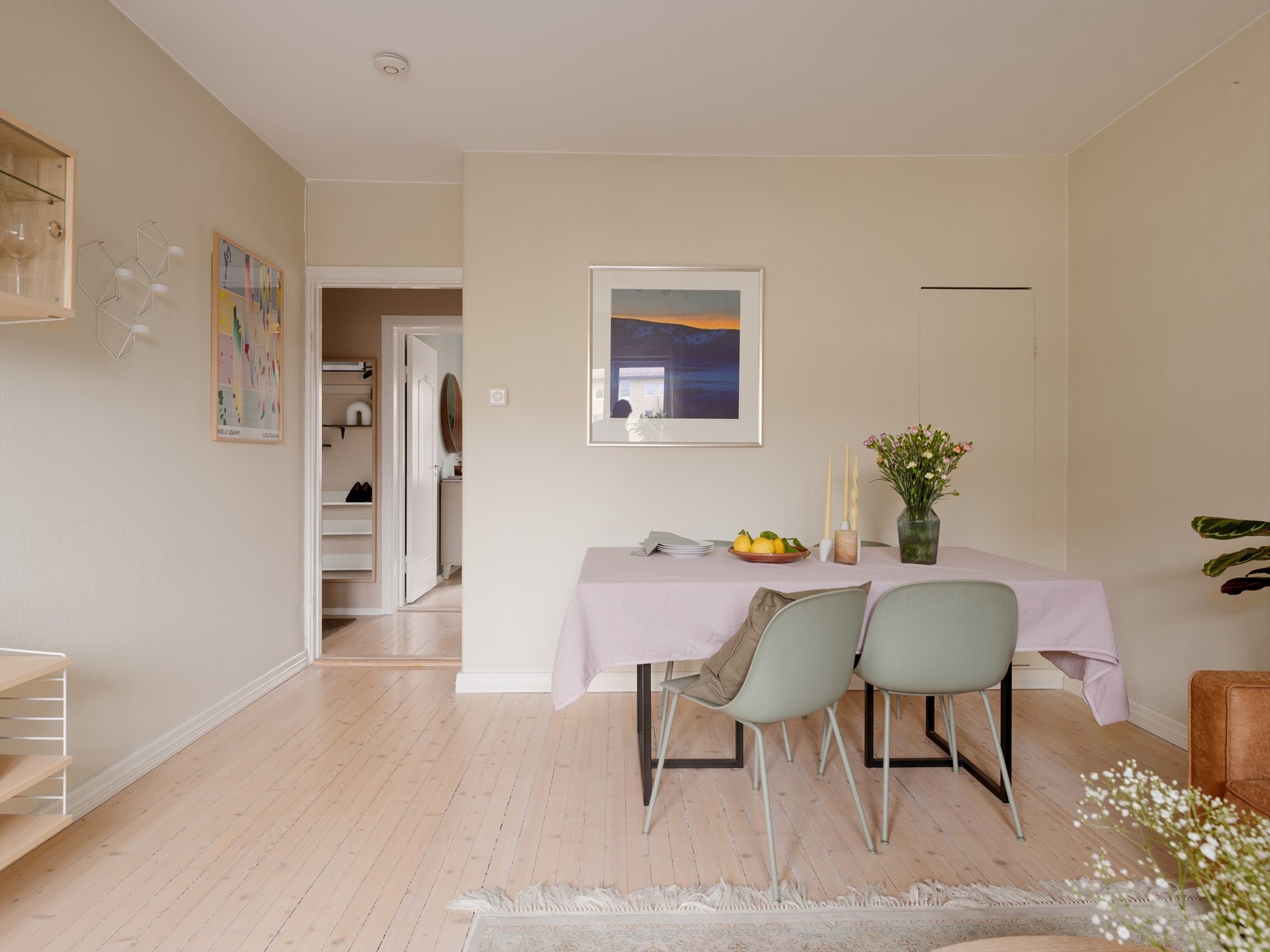 Det er også god plass til et spisebord der venner og familie kan inviteres på middager. Galleribilde