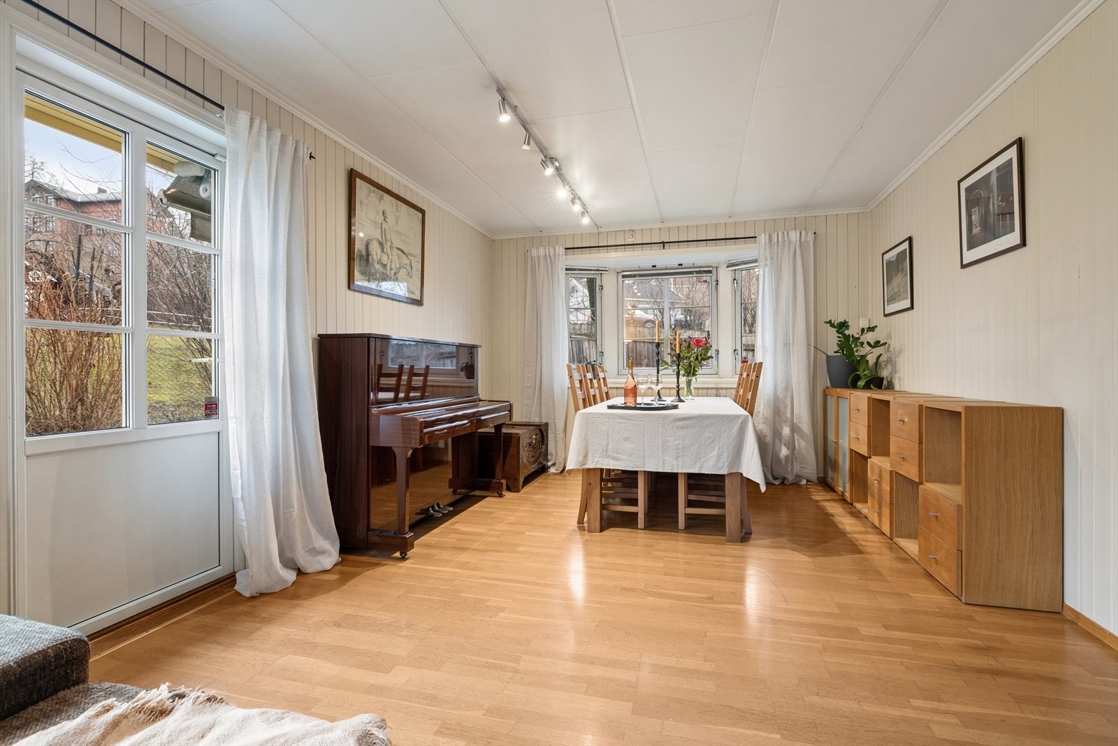 Fra stuen er det direkte utgang til en markterrasse på cirka 15 m². Galleribilde