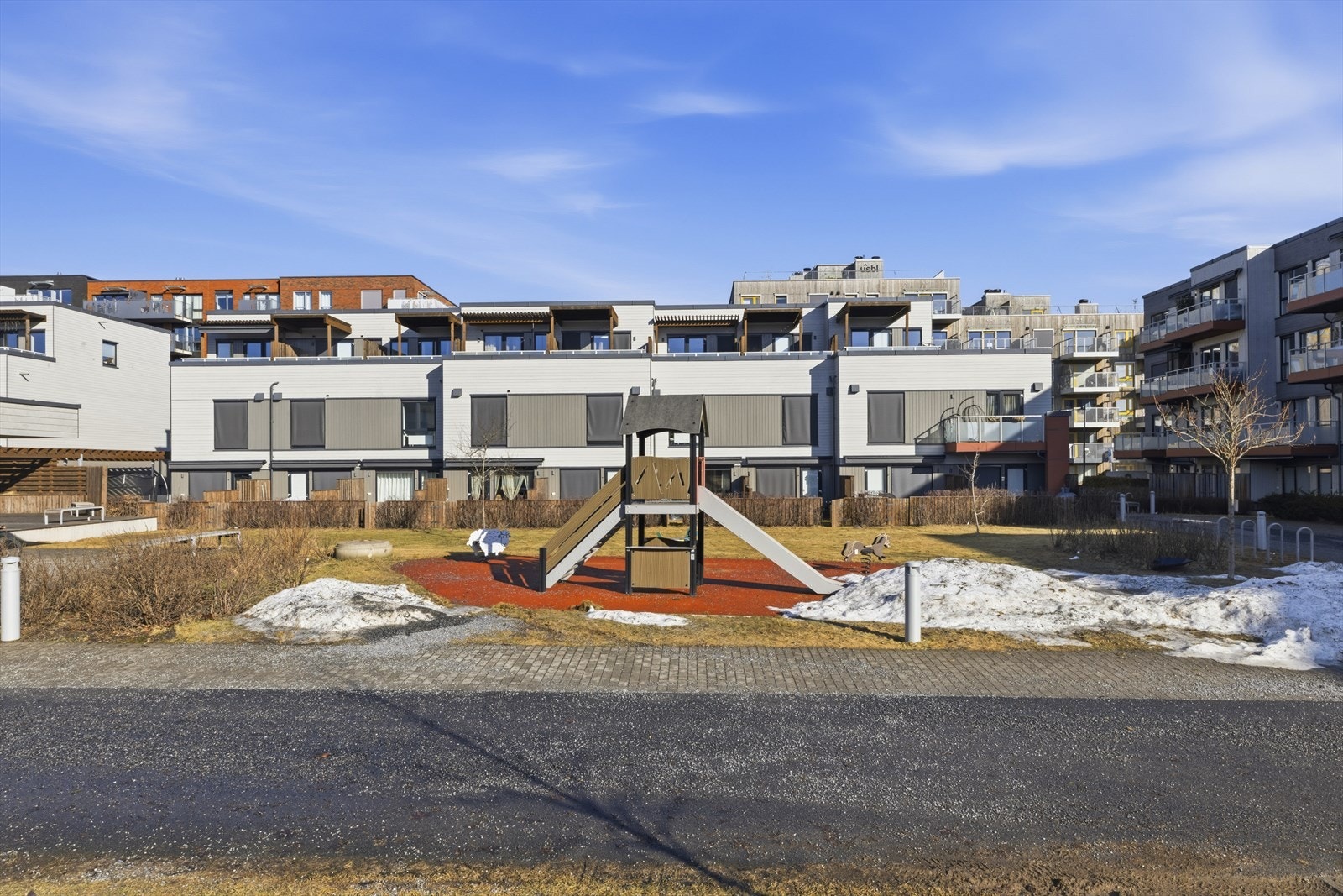 - Fellesområdene legger til rette for lek og naboskap i hverdagen - Galleribilde