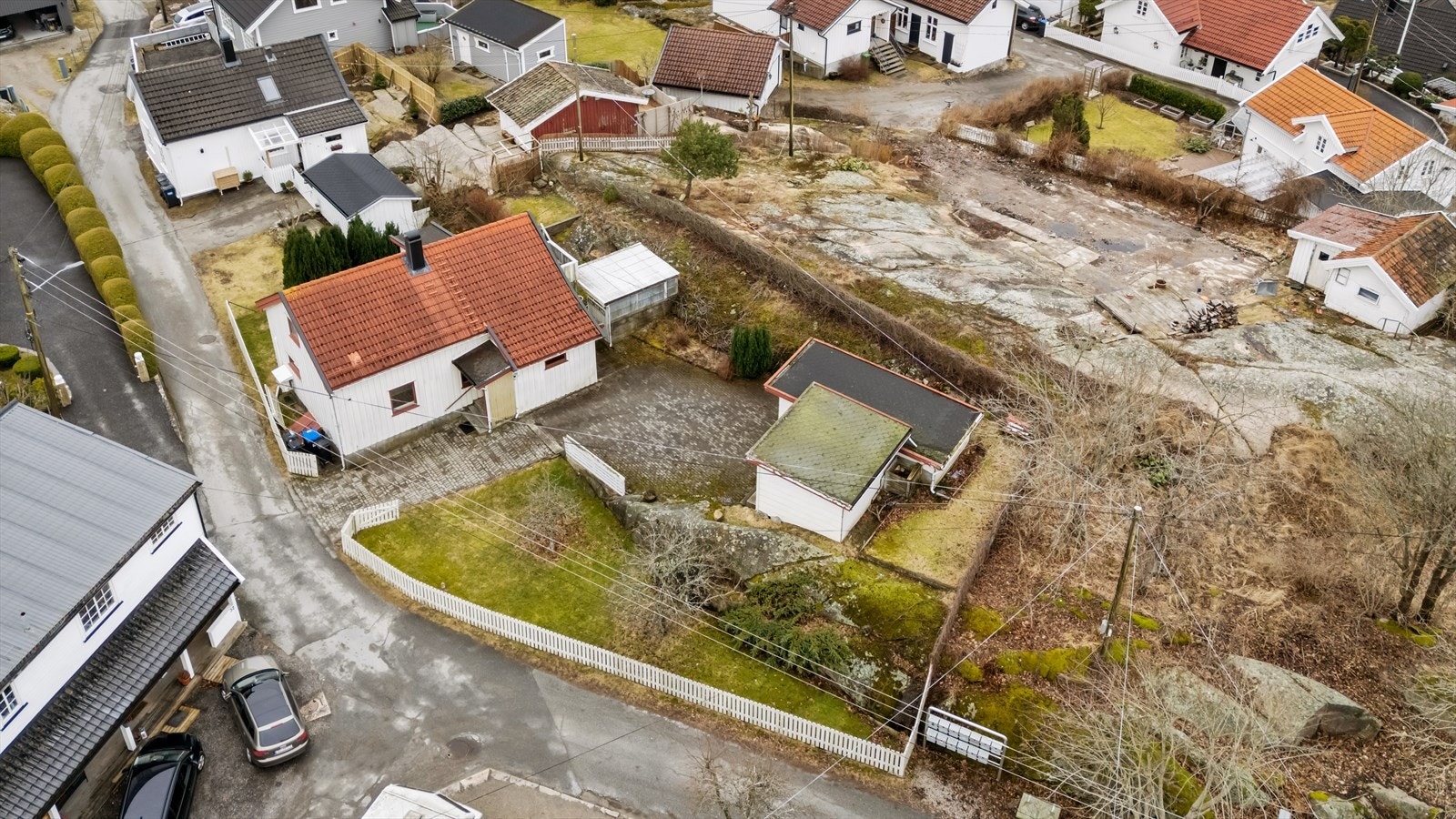Haugetangveien 27 ligger i et veletablert boligområde med barnevennlige veier. Galleribilde