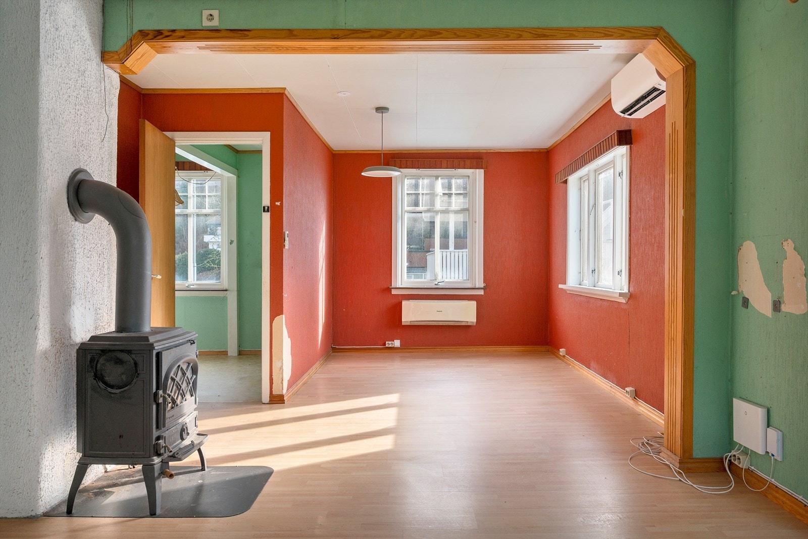 Vedovn og varmepumpe i stue. Galleribilde