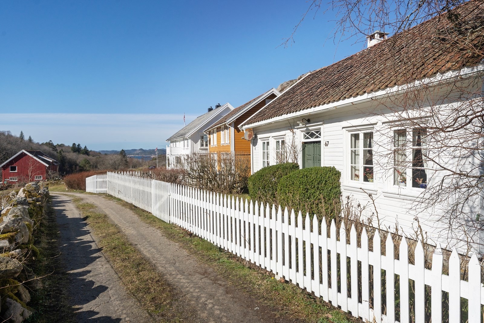 Områdebilde - hyggelig sti inn til boligen Galleribilde