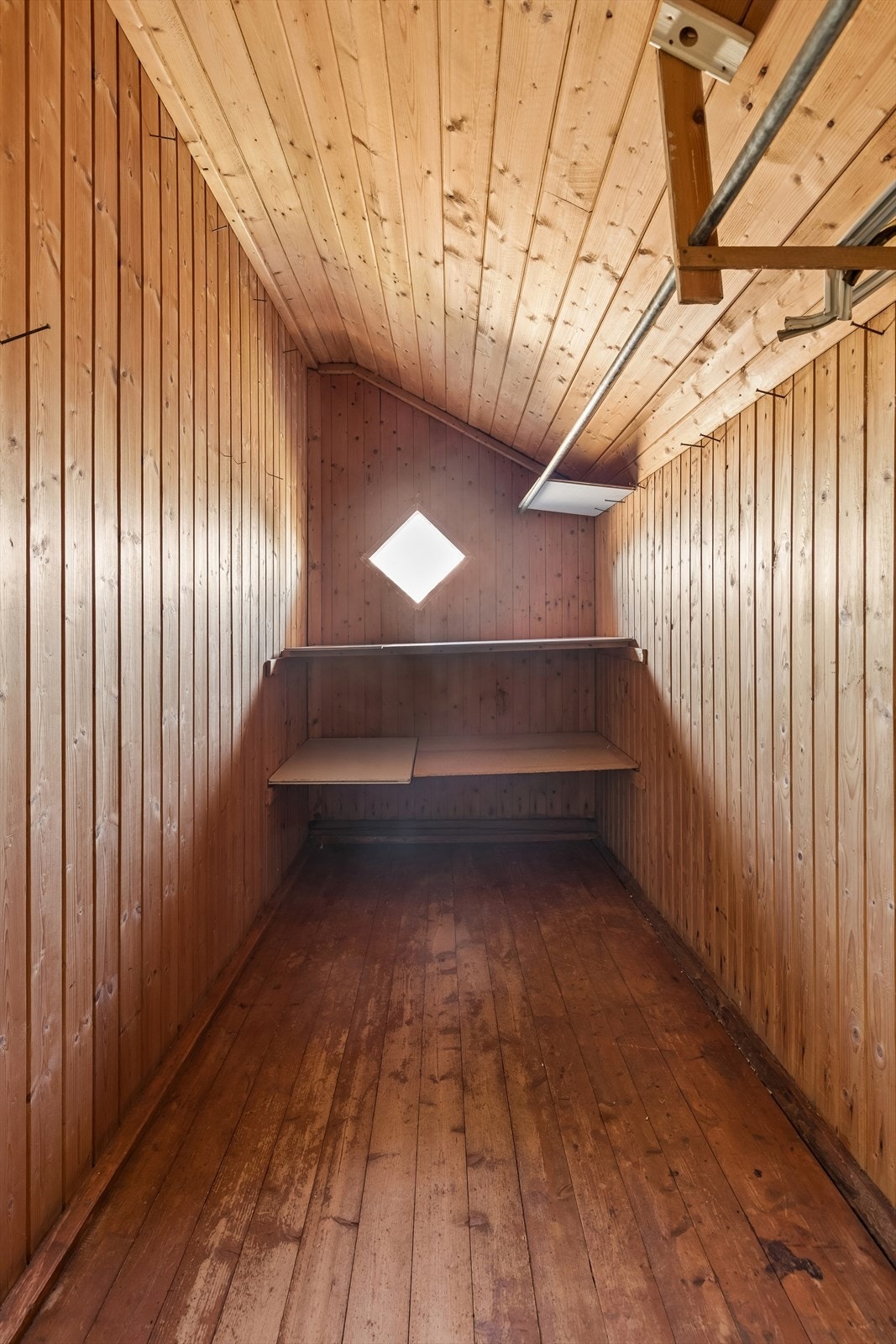 Et praktisk kott i andre etasje gir ekstra lagringsplass. Galleribilde