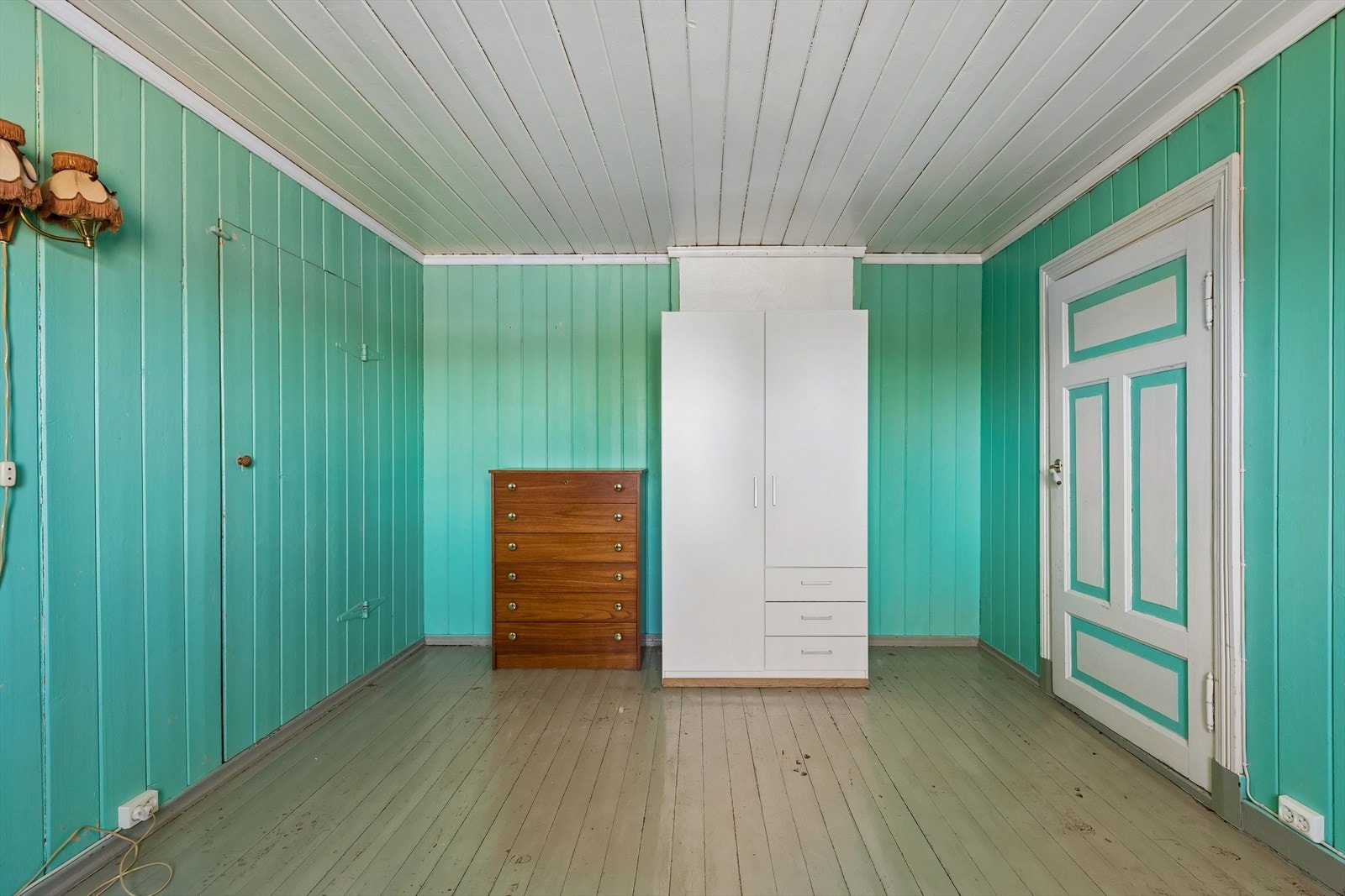 Rommet har god plass til både seng og garderobeløsning. Galleribilde