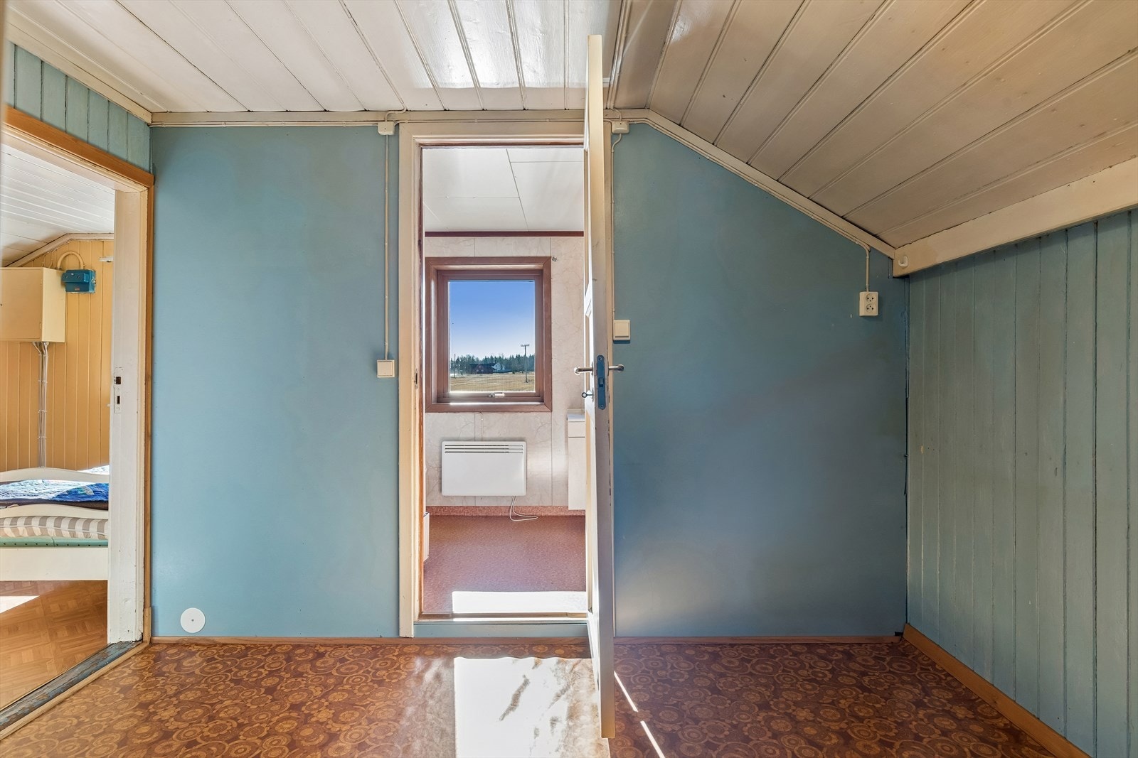 Fra gangen er det tilkomst til alle rommene i etasjen. Galleribilde