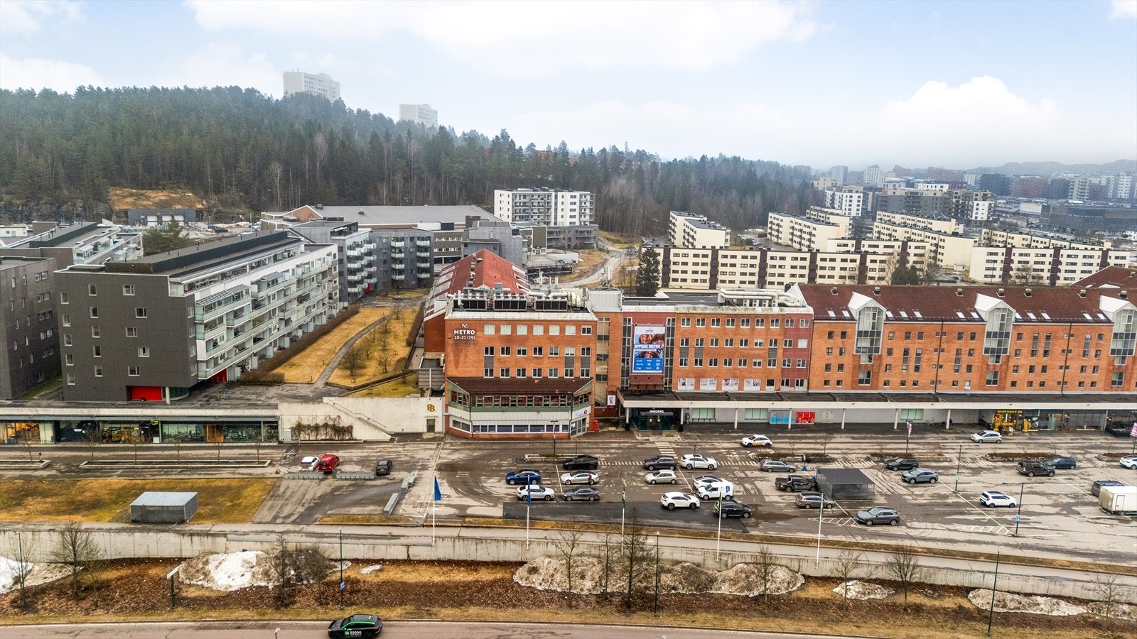 Fra leiligheten er det kort vei til gode turmuligheter i skog og mark. Galleribilde