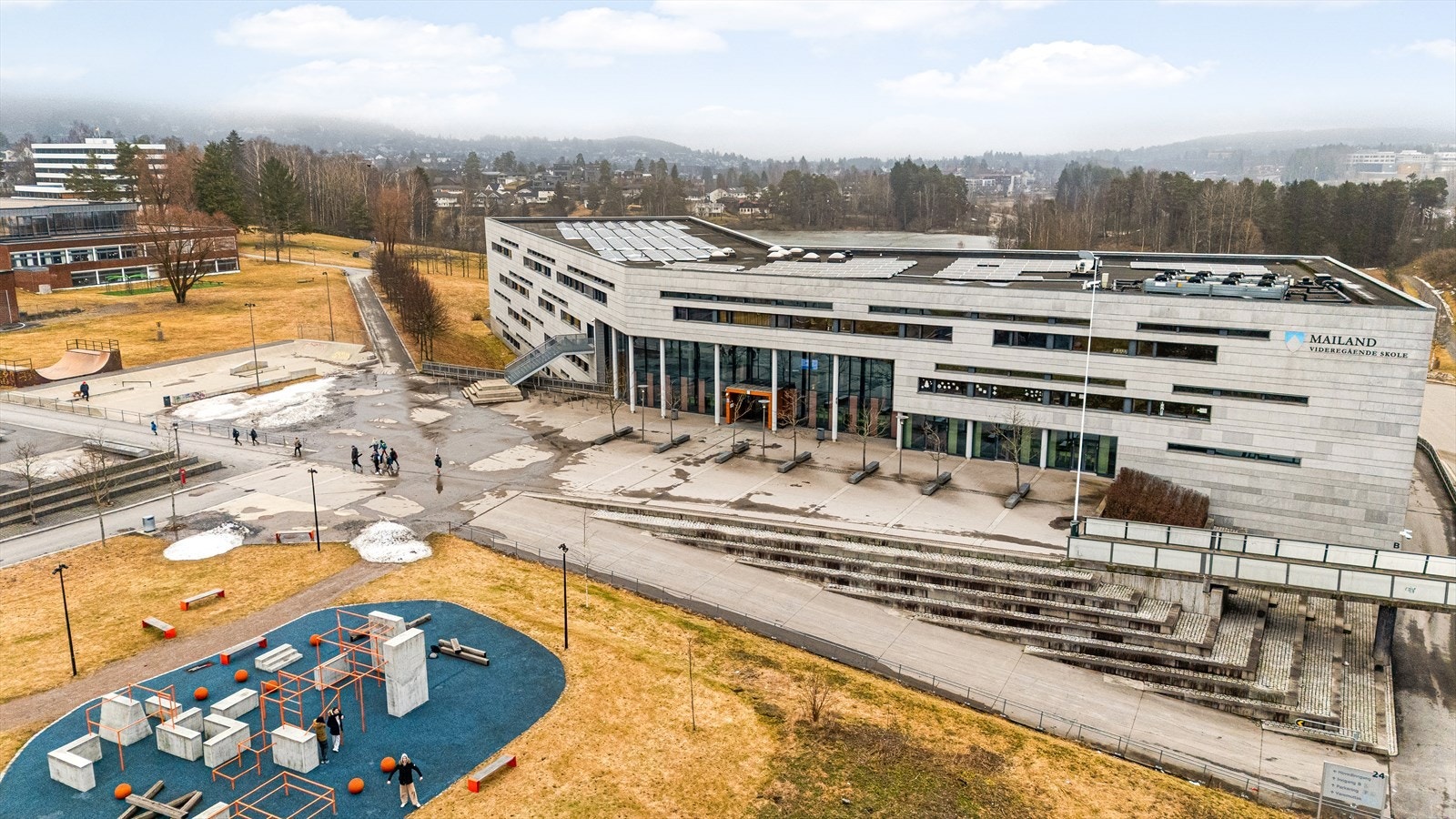 For eldre elever er det kun 6 minutters gange til Mailand videregående skole. Galleribilde