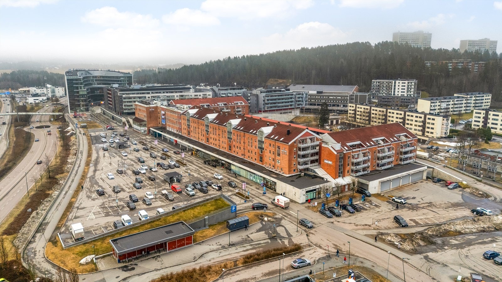 Lørenskog er en kommune i vekst, med utvikling av et nytt sentrum som skaper et levende og urbant gateliv. Galleribilde
