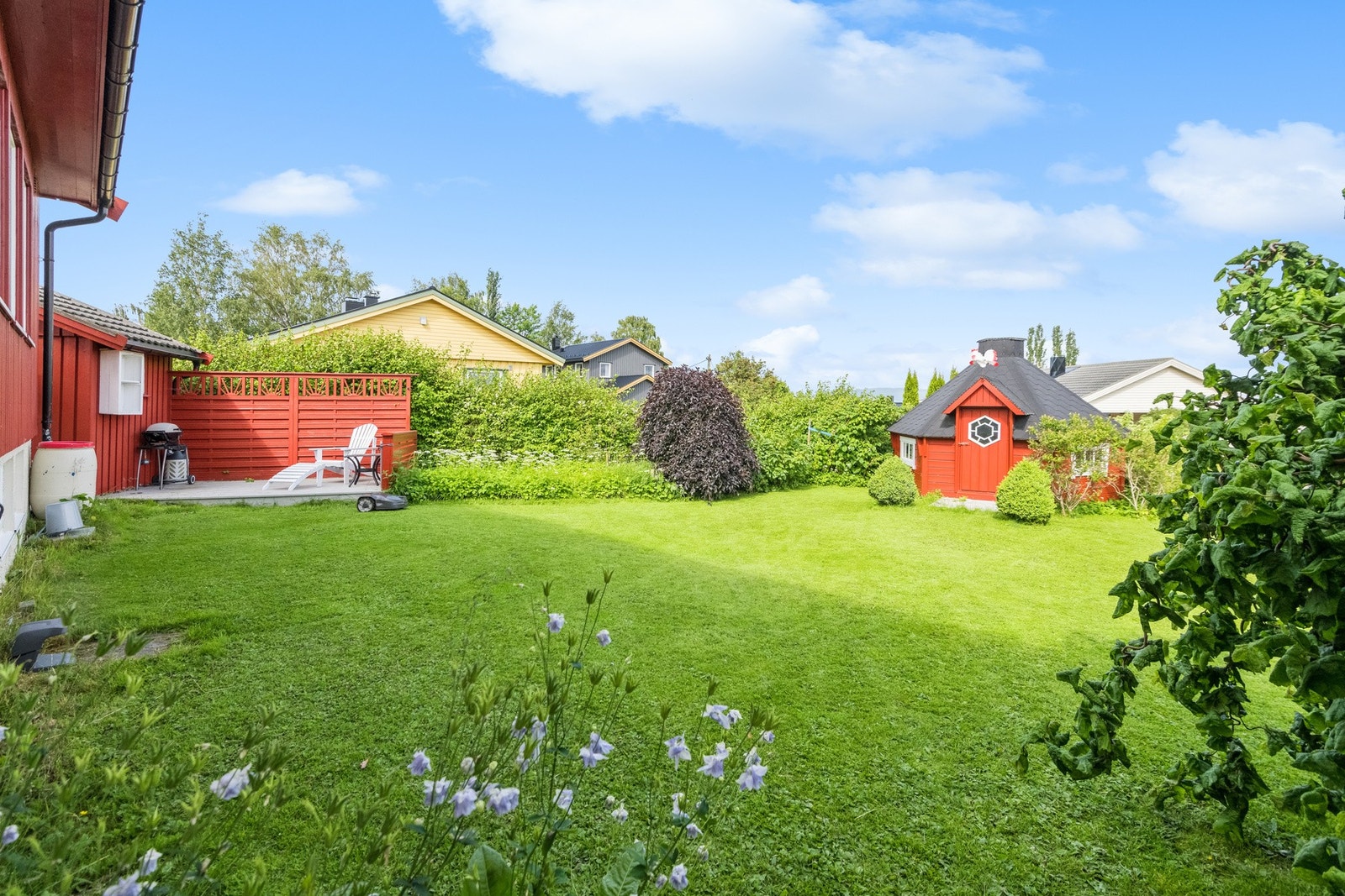 Hagen har en hyggelig grillhytte hvor man kan ha trivelige stunder når været er kaldere, eller når man må søke ly for vind og nedbør. Galleribilde