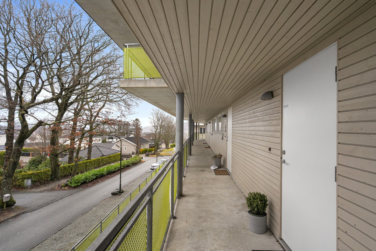 Inngang i enden av svalgang Galleribilde