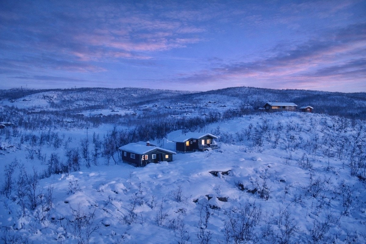 Lokal Eiendomsmegler/Partner Ådne Holestøl Hognerud har gleden av å vise frem denne flotte eiendommen i hjerte av vakre Myrland. Galleribilde