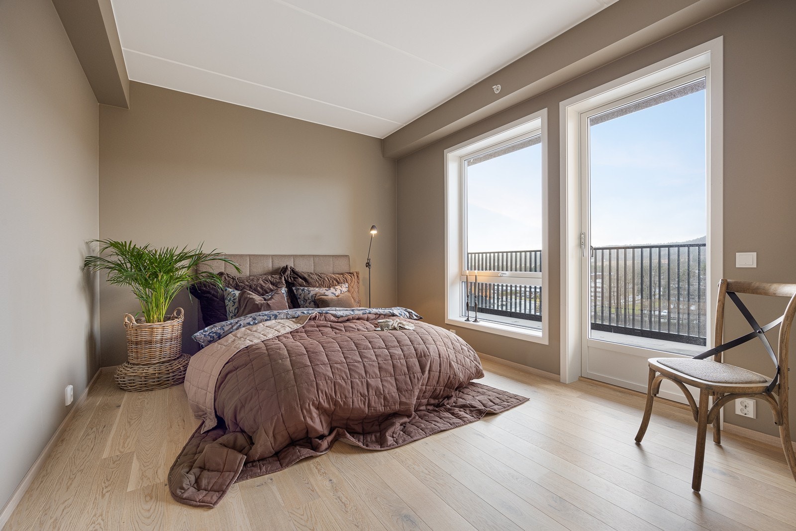 Leiligheten har to soverom hvorav det største har utgang til balkongen. Galleribilde