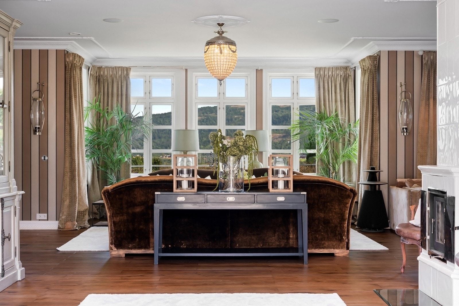 De fleste rommene er tapetsert med tapeter fra Nina Campbell, Osborn & Little og Manuel Canovas. Galleribilde