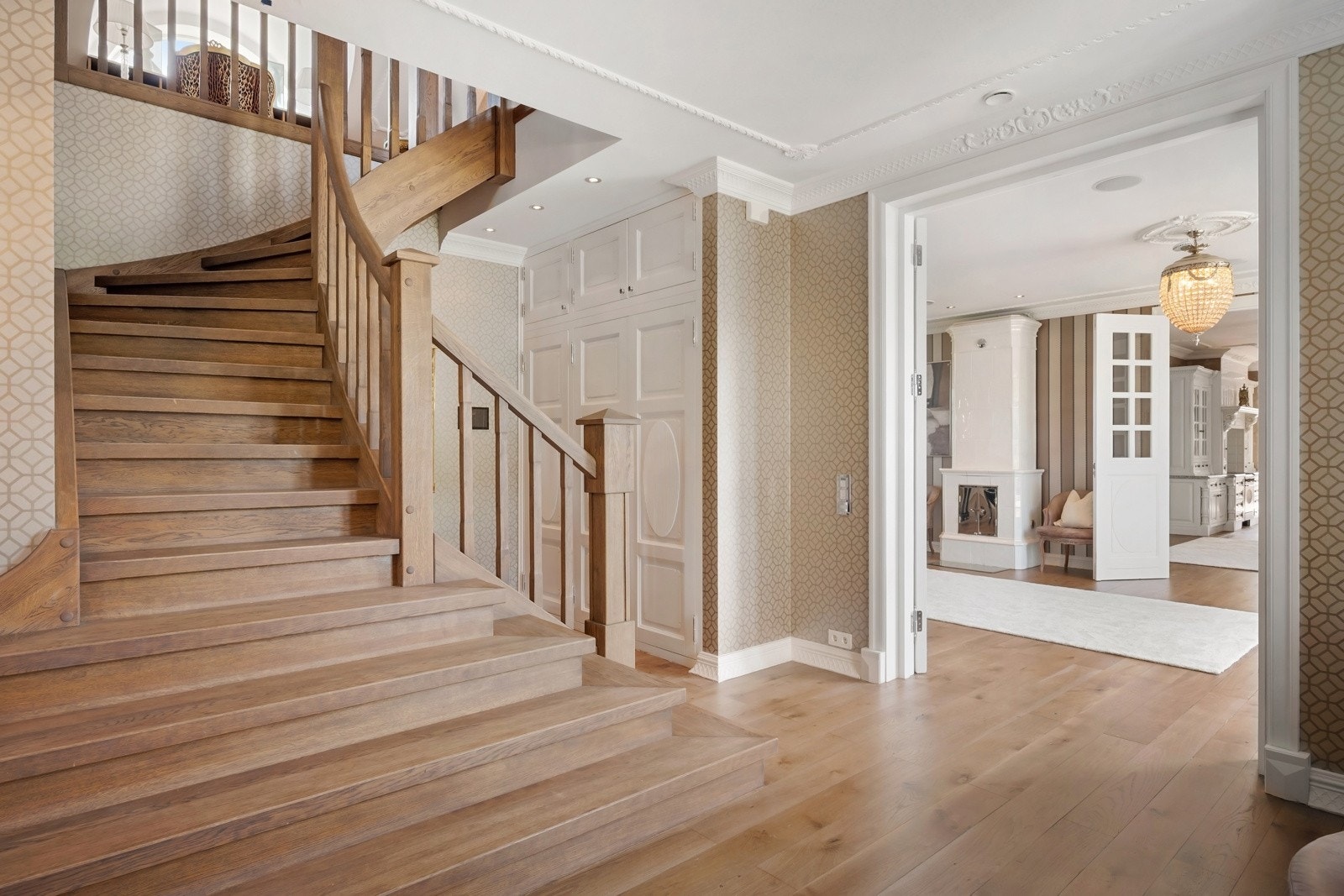 Soveromsavdelingen er i stor grad plassert i 2.etg. Det er for øvrig også to soverom i 1.etg. Galleribilde