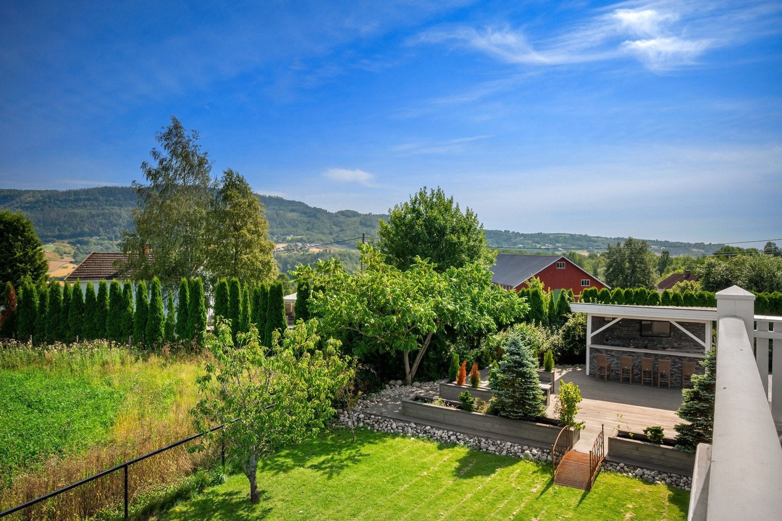 Det er montert kameraer utvendig rundt boligen. Galleribilde