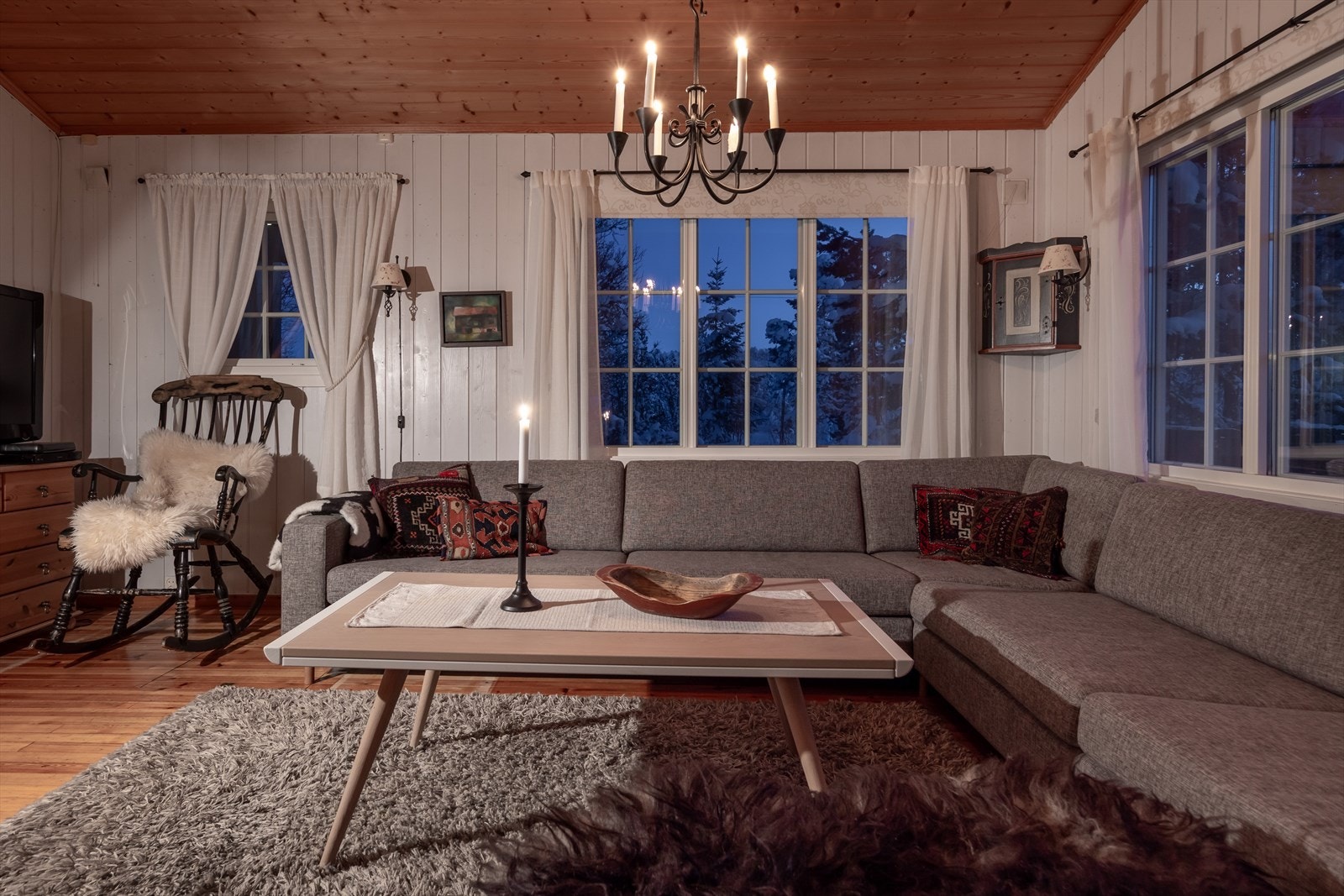 Stue. Legg merke til samspillet med uteområdet Galleribilde