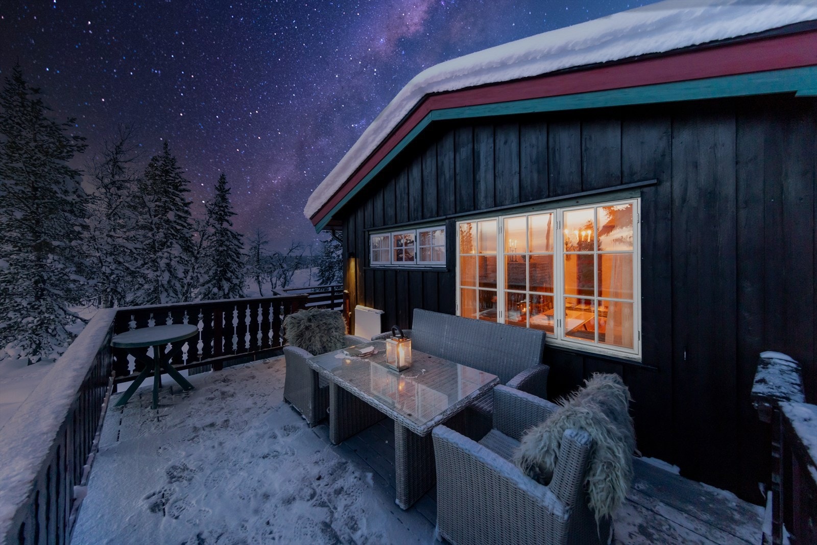 Solrik og luftig uteplass Galleribilde