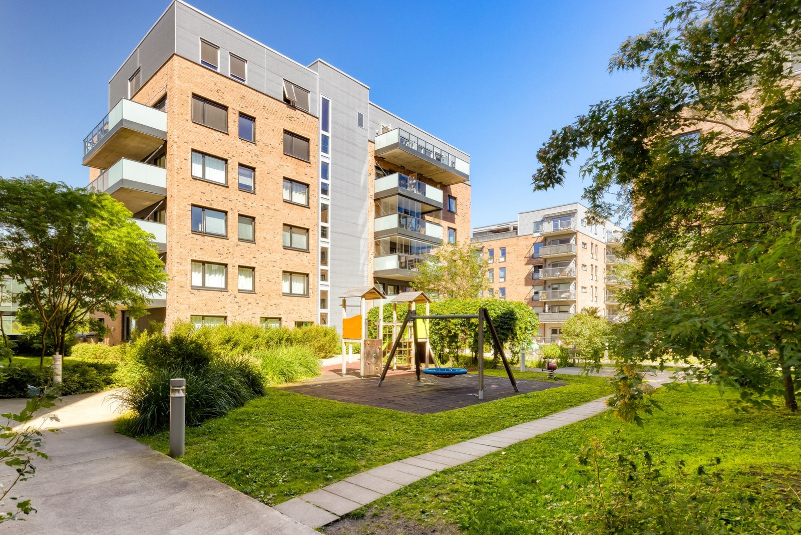 Borettslaget består av 177 leiligheter fordelt på fire bygg. Det er en lukket, hyggelig bakgård til glede for store og små. Galleribilde