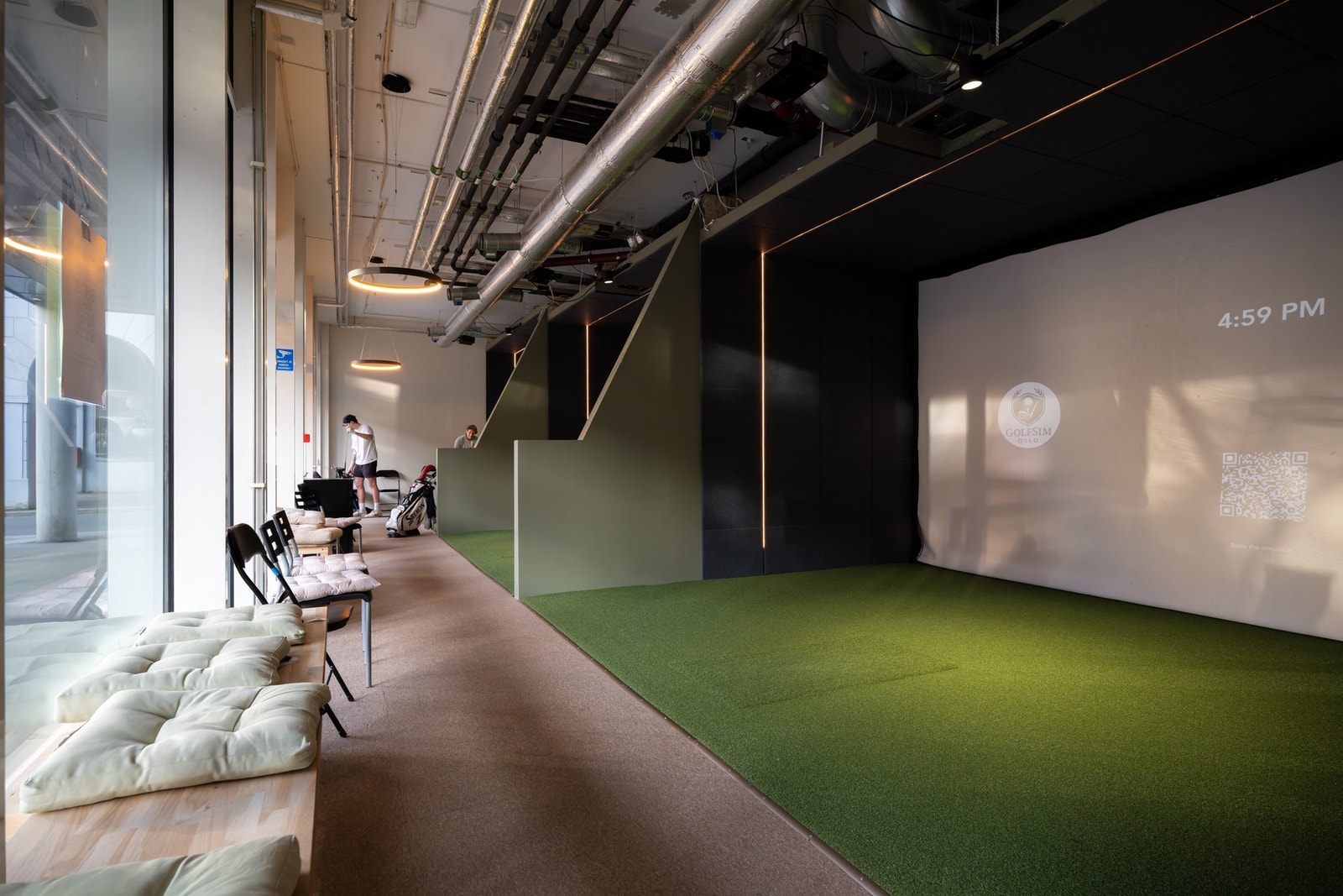 Det har nylig åpnet golfsimulator i samme bygg. Hvis ikke det er kult, vet ikke jeg! Galleribilde