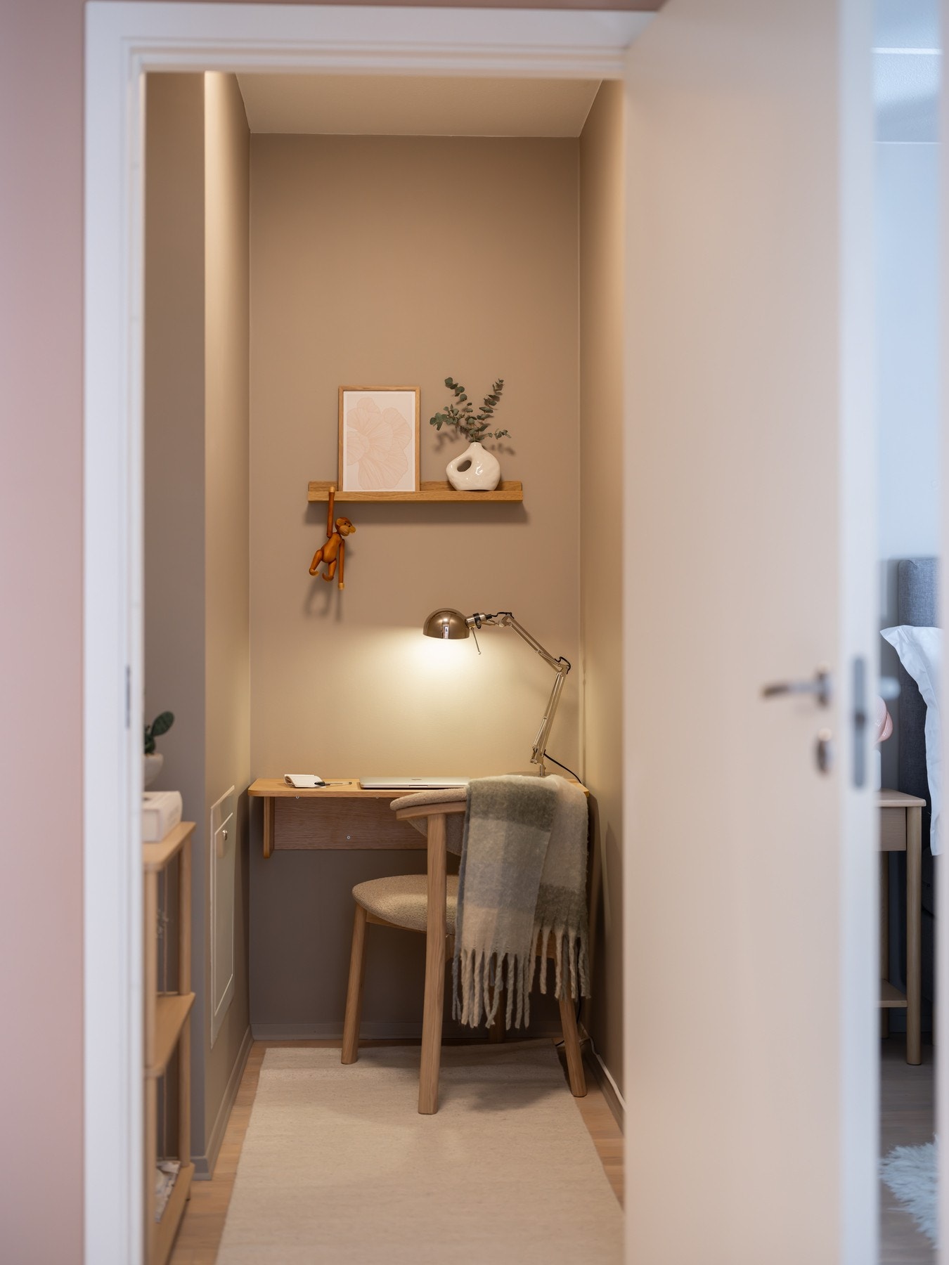 Ønsker du mulighet for hjemmekontor, eller trenger litt ekstra lagring i hverdagen? Galleribilde