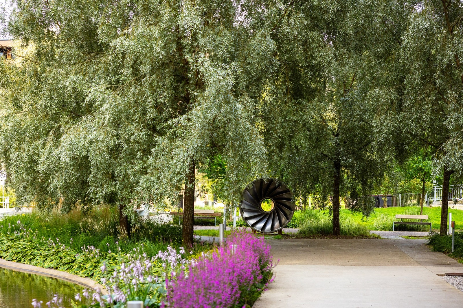 Møtet mellom det nye og det gamle Kværnerbyen er bygget på Kværner Brug sin gamle tomt, og de gamle turbinene er godt ivaretatt. Galleribilde