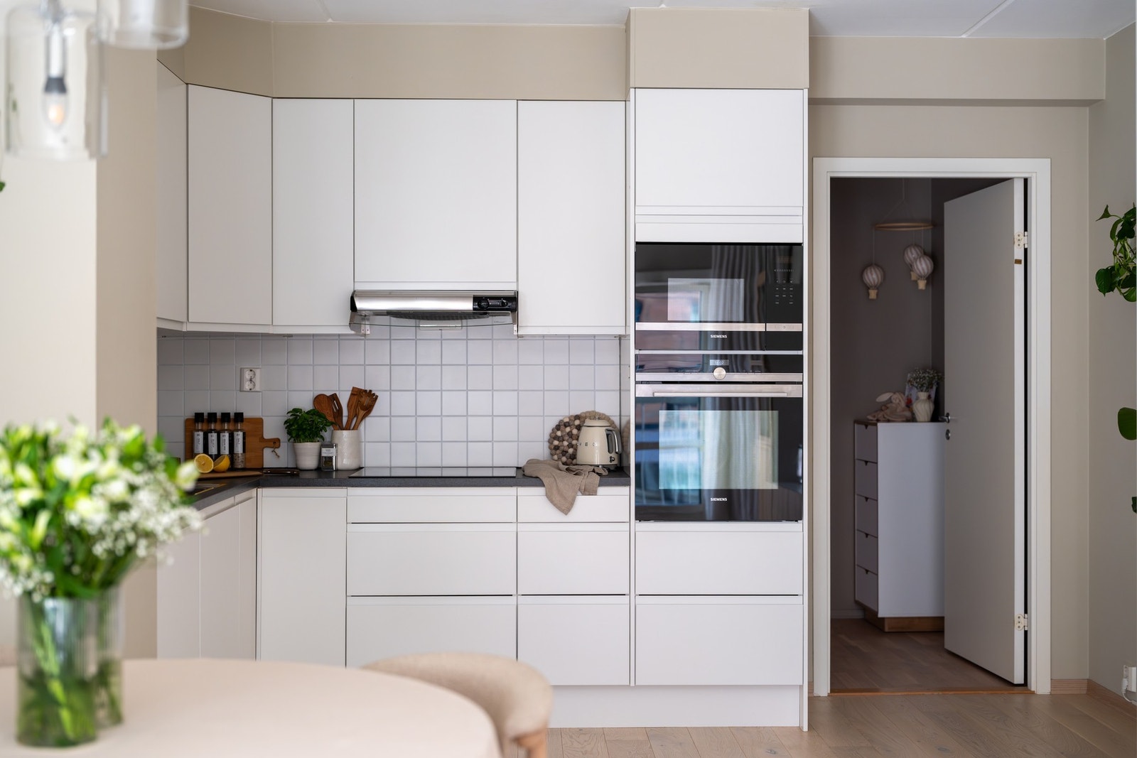 Vi går tilbake til stue og kjøkken, for å finne det andre soverommet. Galleribilde