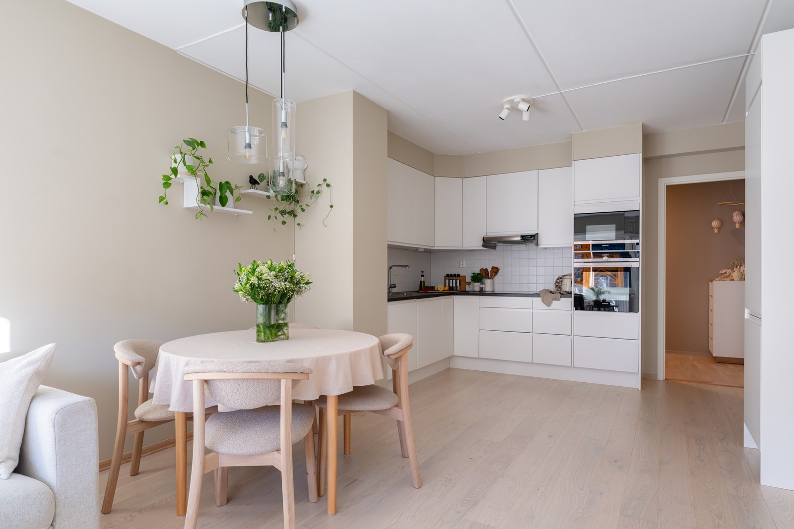 Vi snur oss og tar en nærmere titt på kjøkkenet. Galleribilde