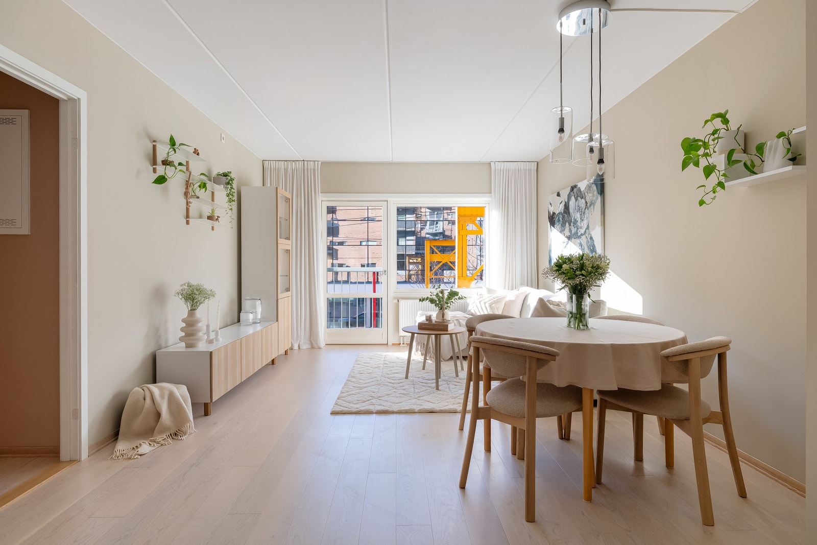 Visste du at alt er inkludert i felleskostnader? Dvs at det er internett, og a-konto strøm, oppvarming og varmtvann - det er digg det! Galleribilde