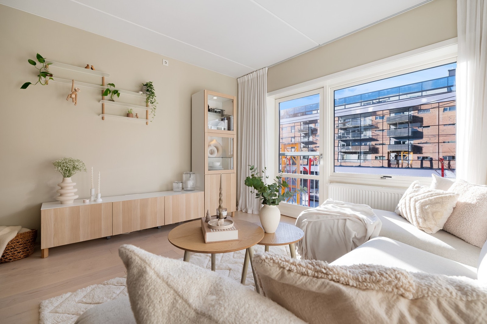 Vi må neste begynne i selve hjertet i boligen; stuen. Galleribilde