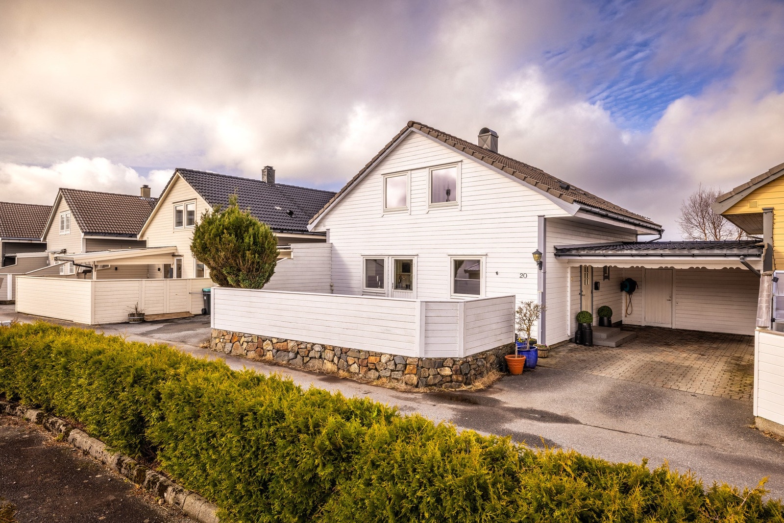 Velkommen til Straumsfjellsvegen 20 - en praktisk familiebolig i et populært og sentralt nabolag Galleribilde