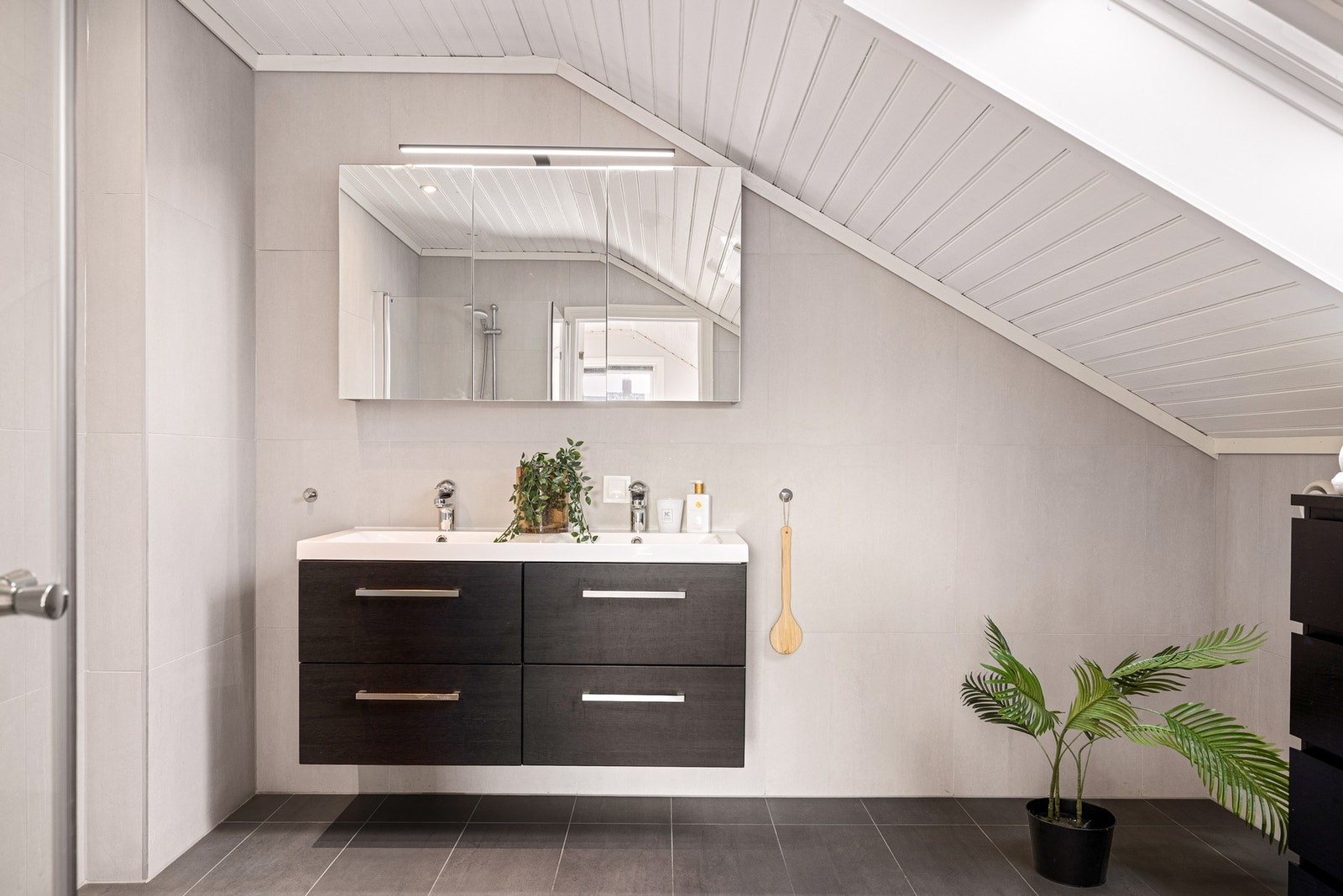 Badet er fra 2020 og ble totalrenovert av fagfolk Galleribilde