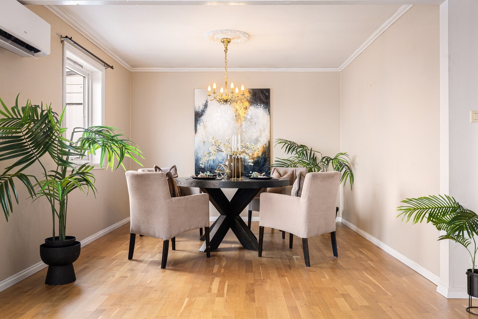 God plass til spisestue Galleribilde