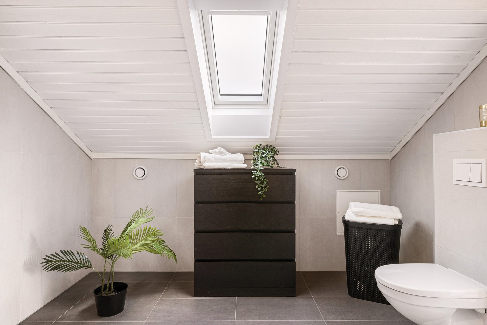 Nytt Velux-vindu ble satt inn når badet ble totalrenovert i 2020 Galleribilde