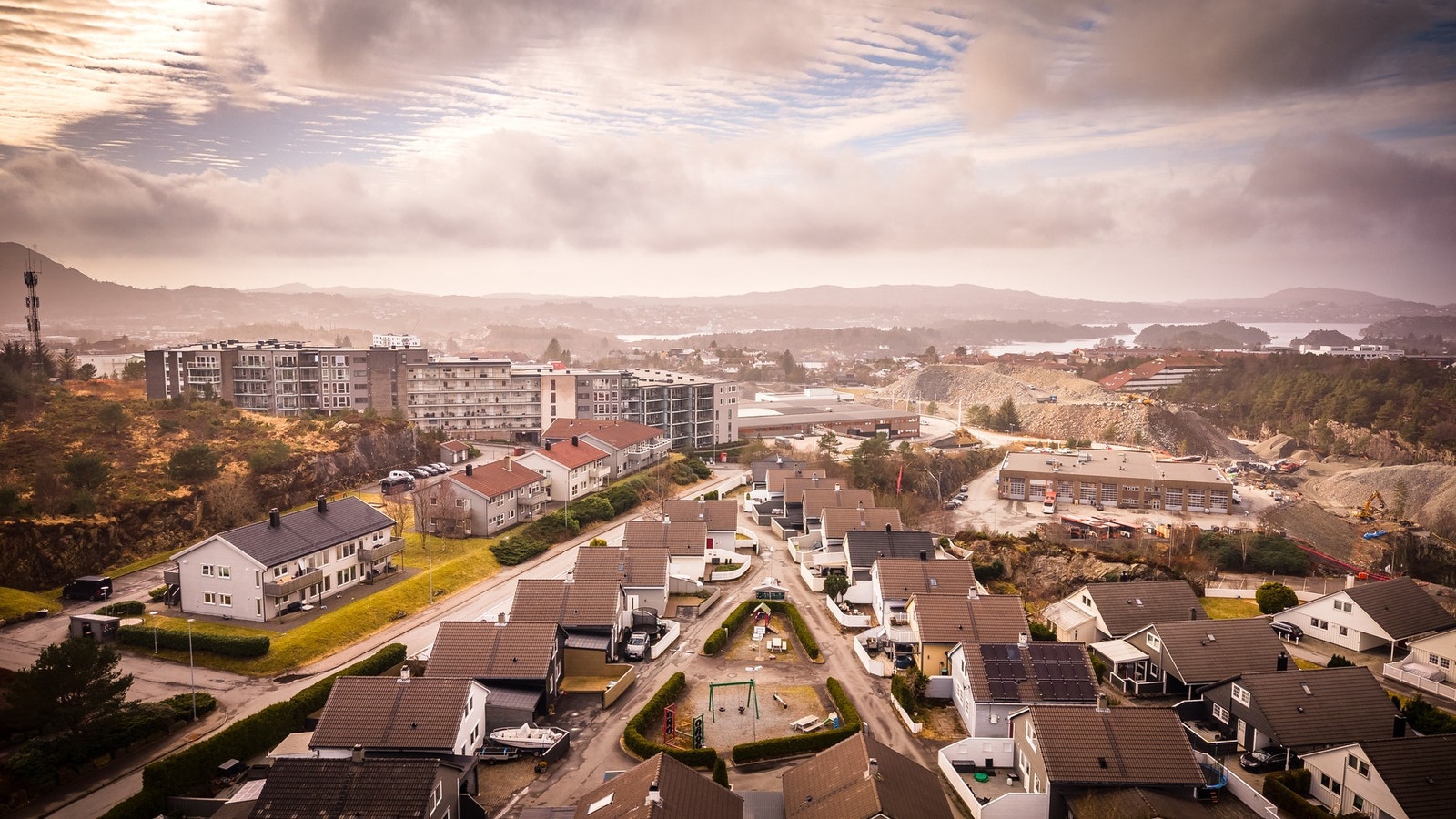 På Straumsfjellet er det ideelt å bosette seg for en barnefamilie Galleribilde