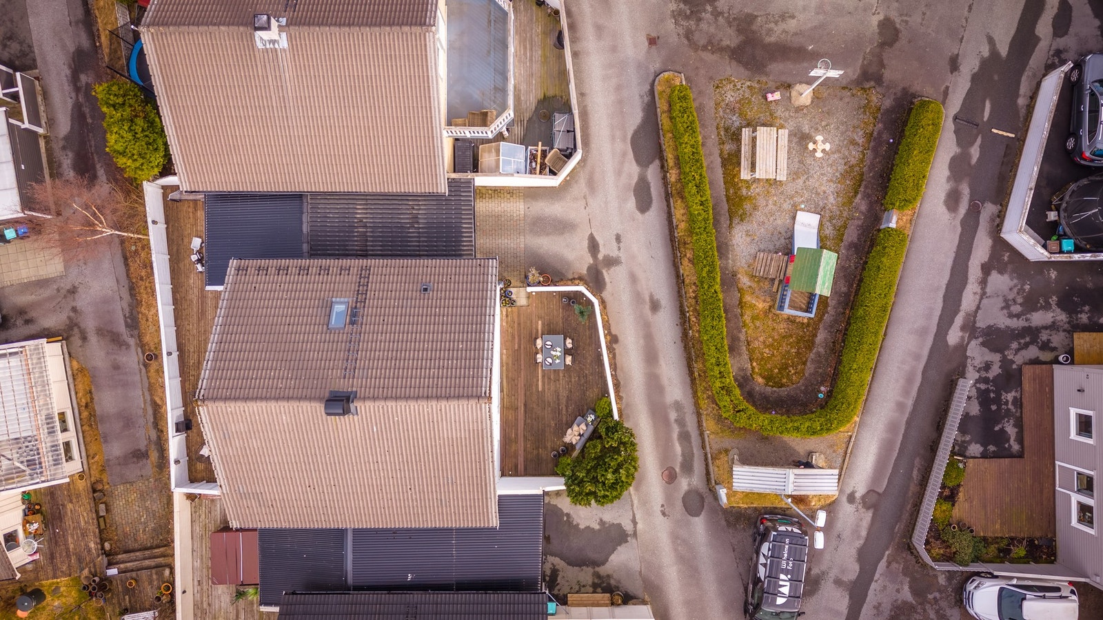 Terrasse ved inngangsparti på 34,4 kvm og foran boligen på 42,3 kvm Galleribilde