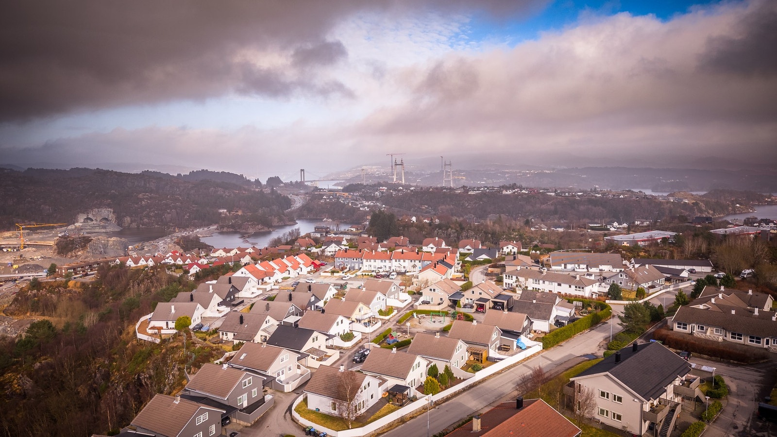 Her ser man konturene av det nye Sotrasambandet - Dette vil gjøre området enda mer attraktivt ved ferdigstillelse Galleribilde