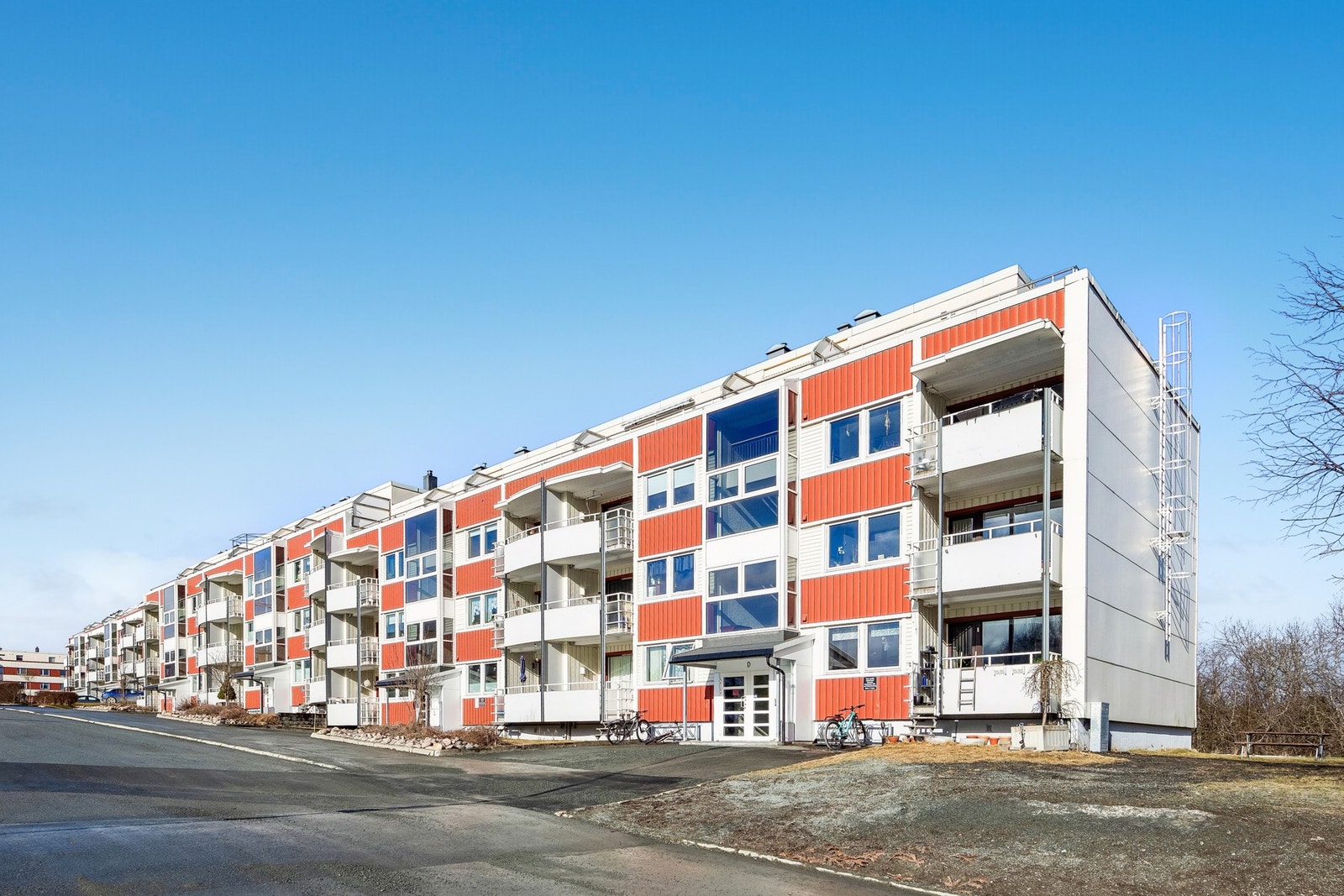 Leilighet beliggende i 3. etasje i etablert borettslag fra 1967. Galleribilde