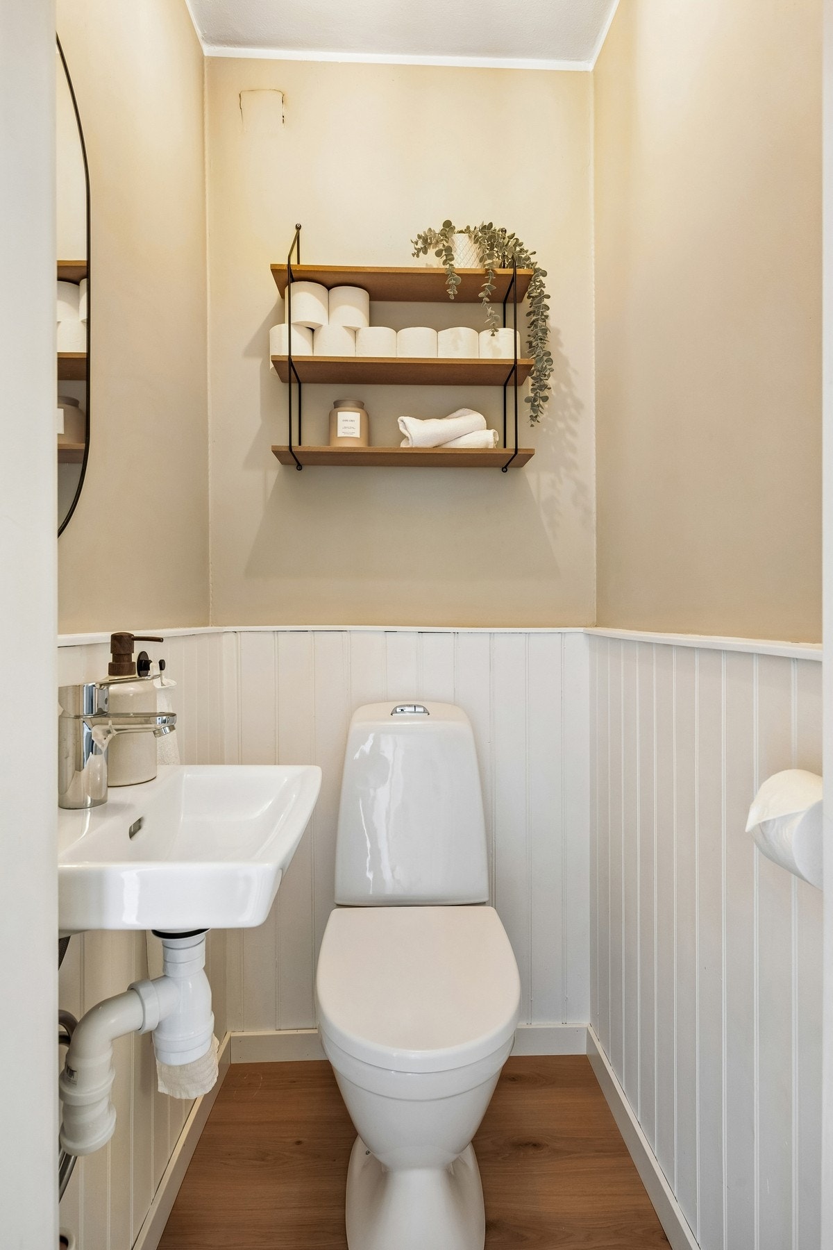 Praktisk separat toalettrom i tillegg til badet. Galleribilde