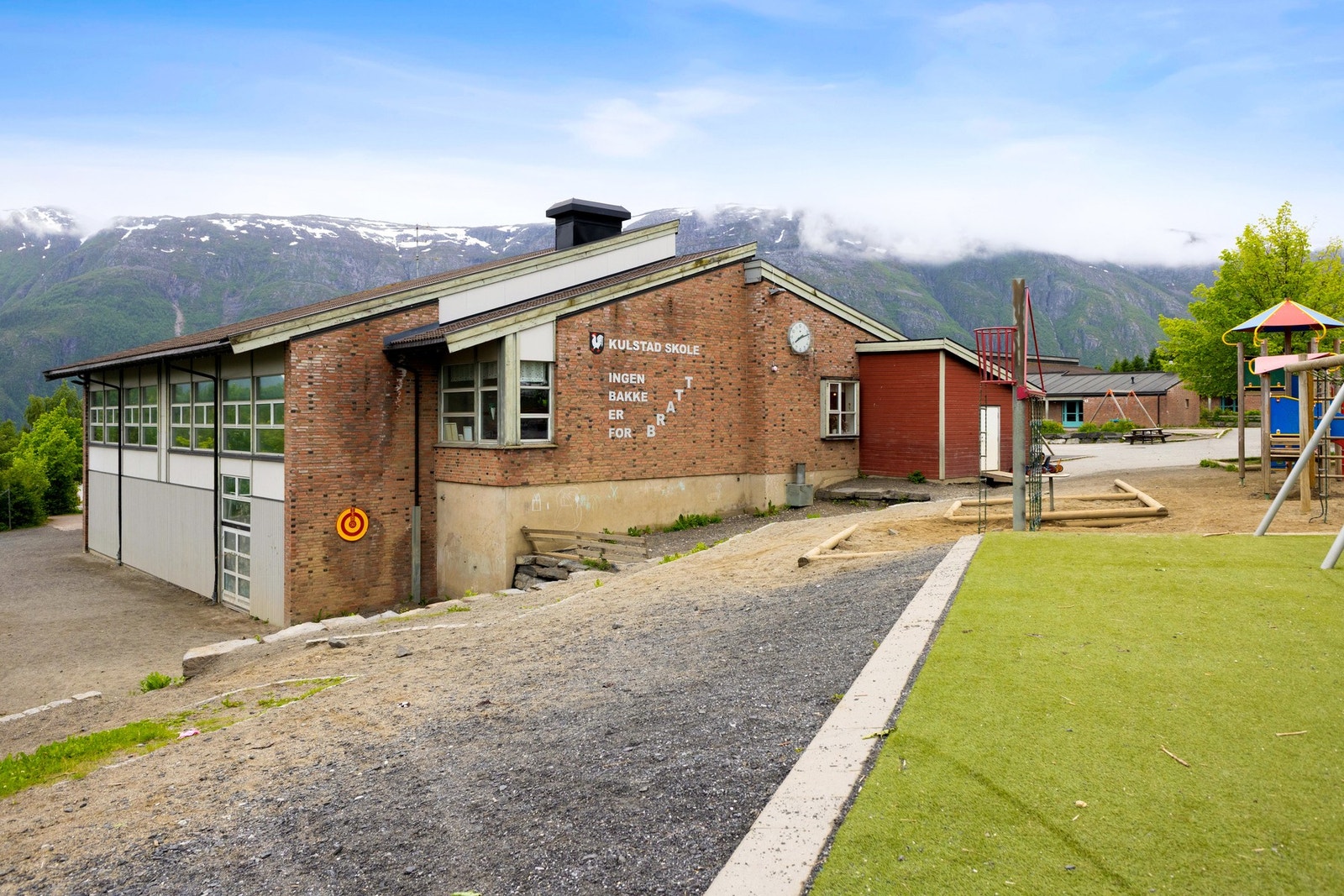 Kulstad skole har ca. 300 elever og SFO-tilbud. Galleribilde