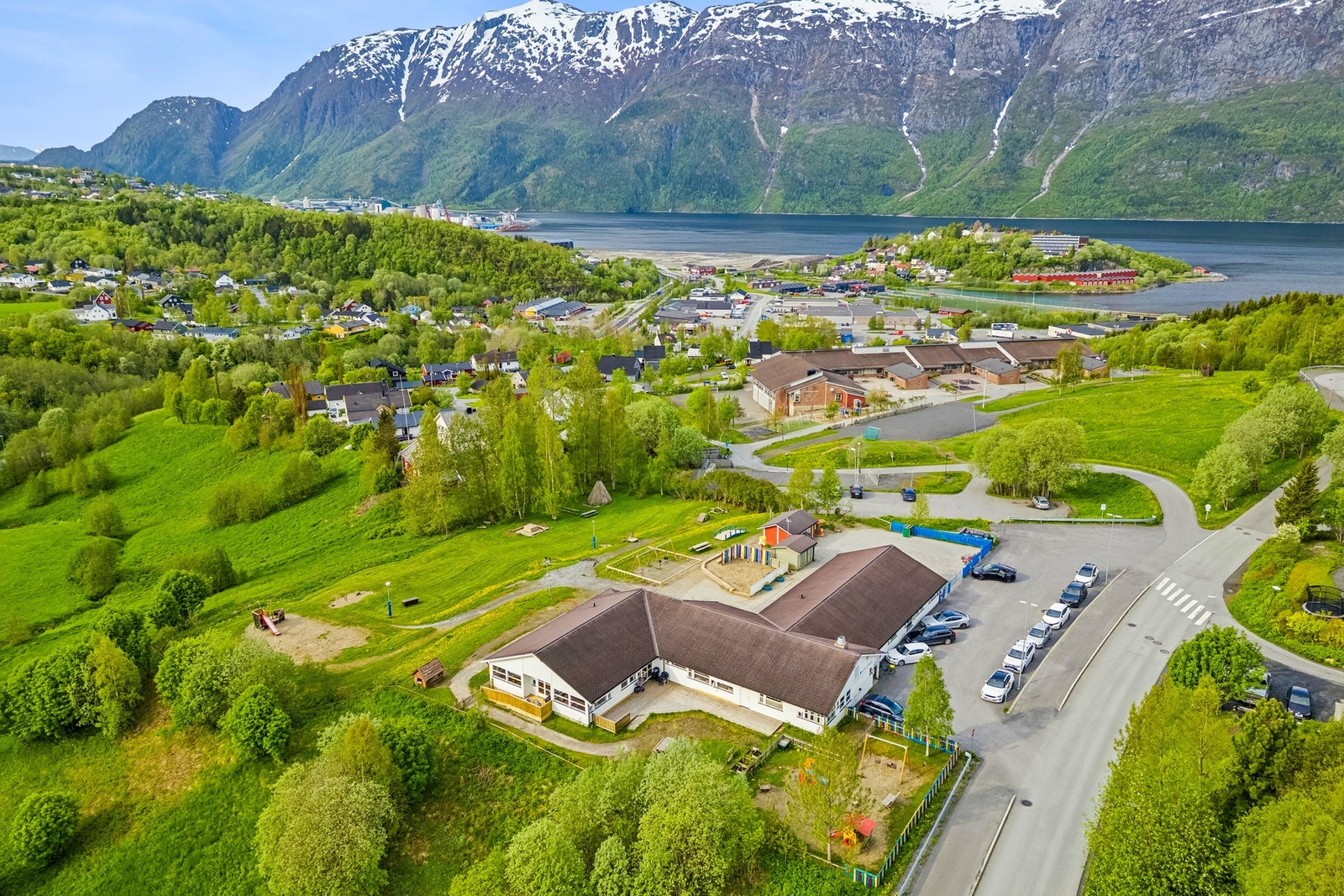 Barnehage like ved har du også. Nærmeste er Kulstad barnehage, kun 300 meter unna. Galleribilde