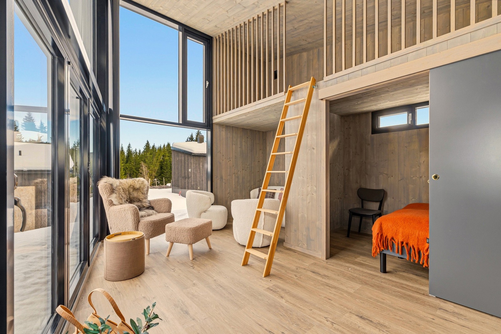 Området er kjent som et eldorado for friluftsentusiaster, med et omfattende og snøsikkert løypenett for langrenn om vinteren og flotte tur- og sykkelmuligheter resten av året. Galleribilde