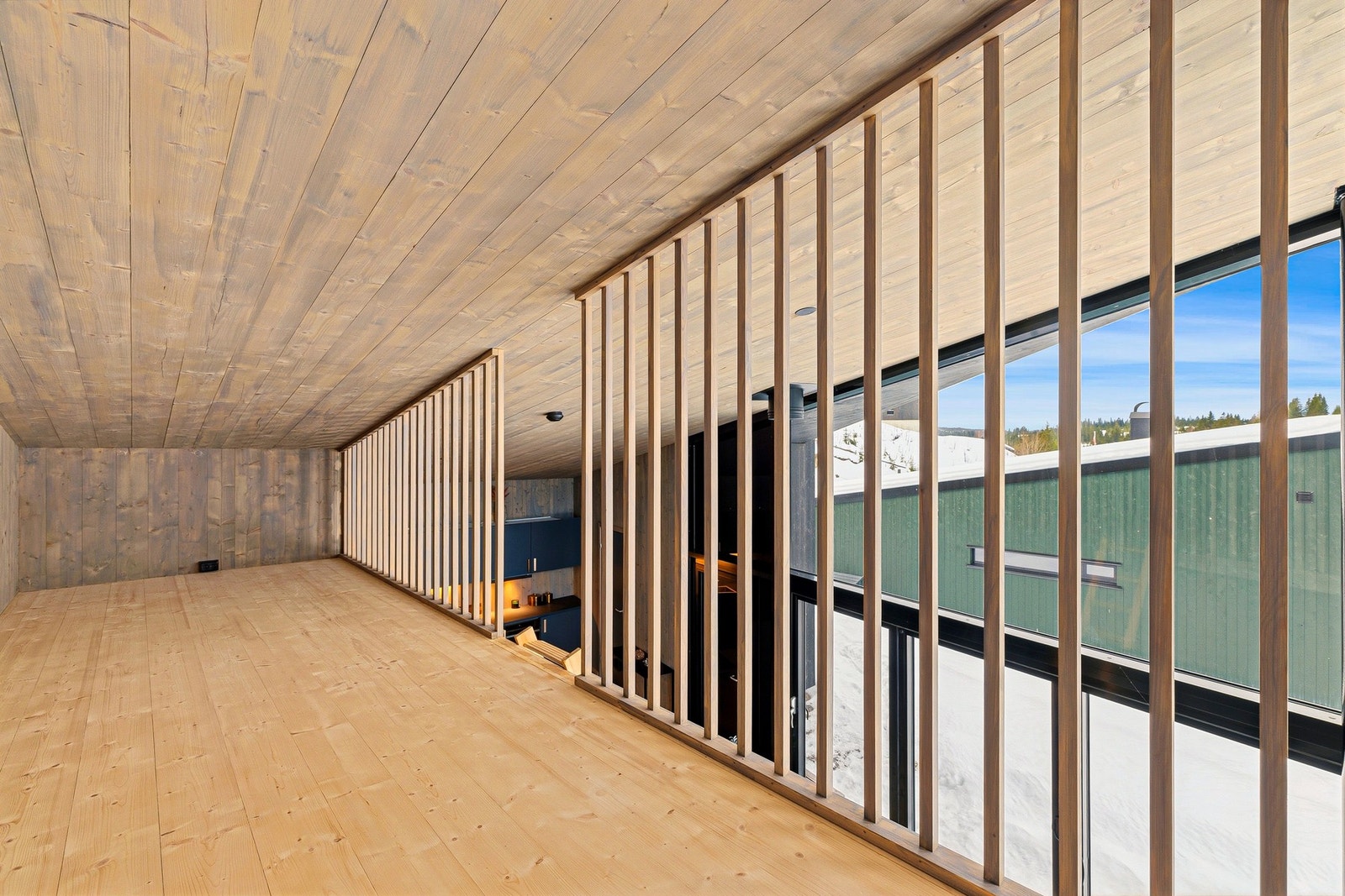 Fra hemsen har du flott utsikt og rikelig med lysinnslipp. Galleribilde