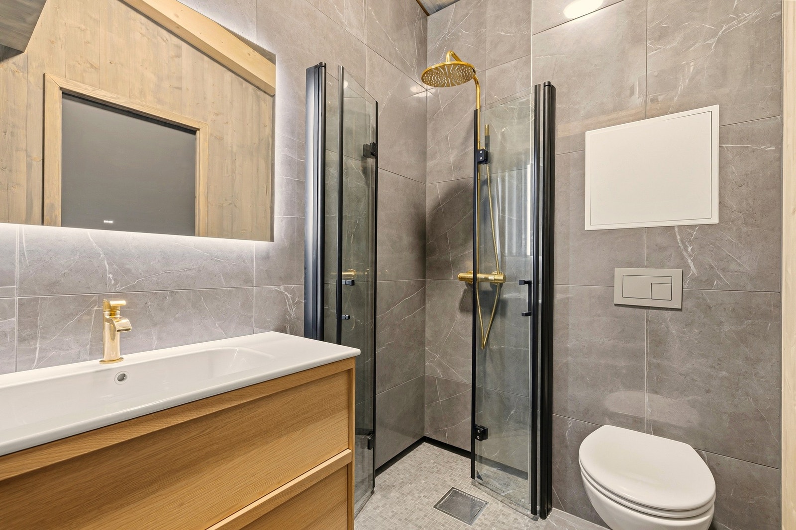 Badet har også
en teknisk hems med plassering av teknisk utstyr som varmtvannsbereder. Galleribilde