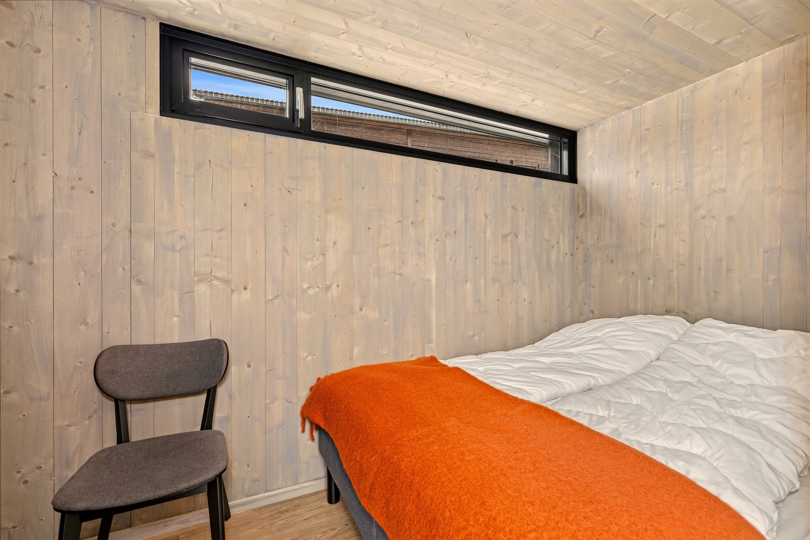 Soverommet har god plass til dobbeltseng. Galleribilde