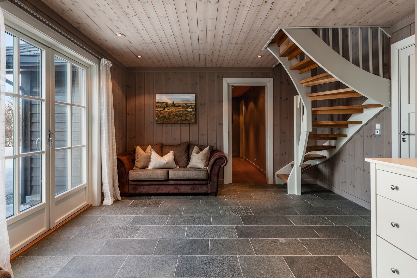 Til høyre finner man inngangsparti og vaskerom Galleribilde